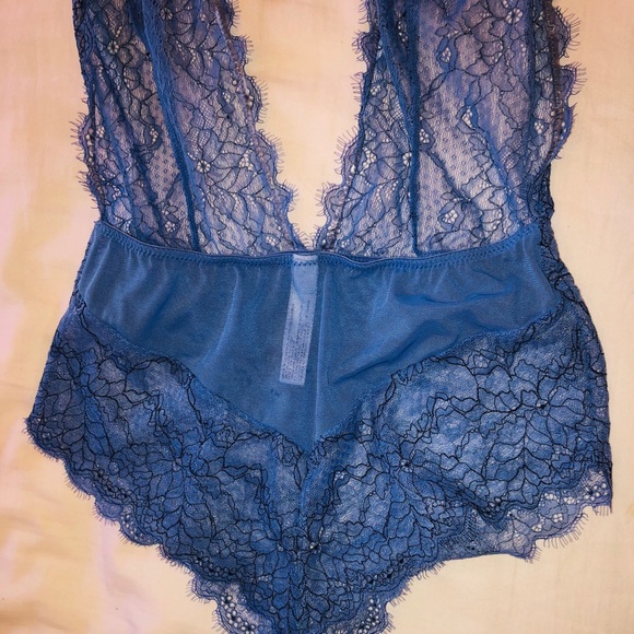 Scalloped Lace Teddie - Picture 3 of 6